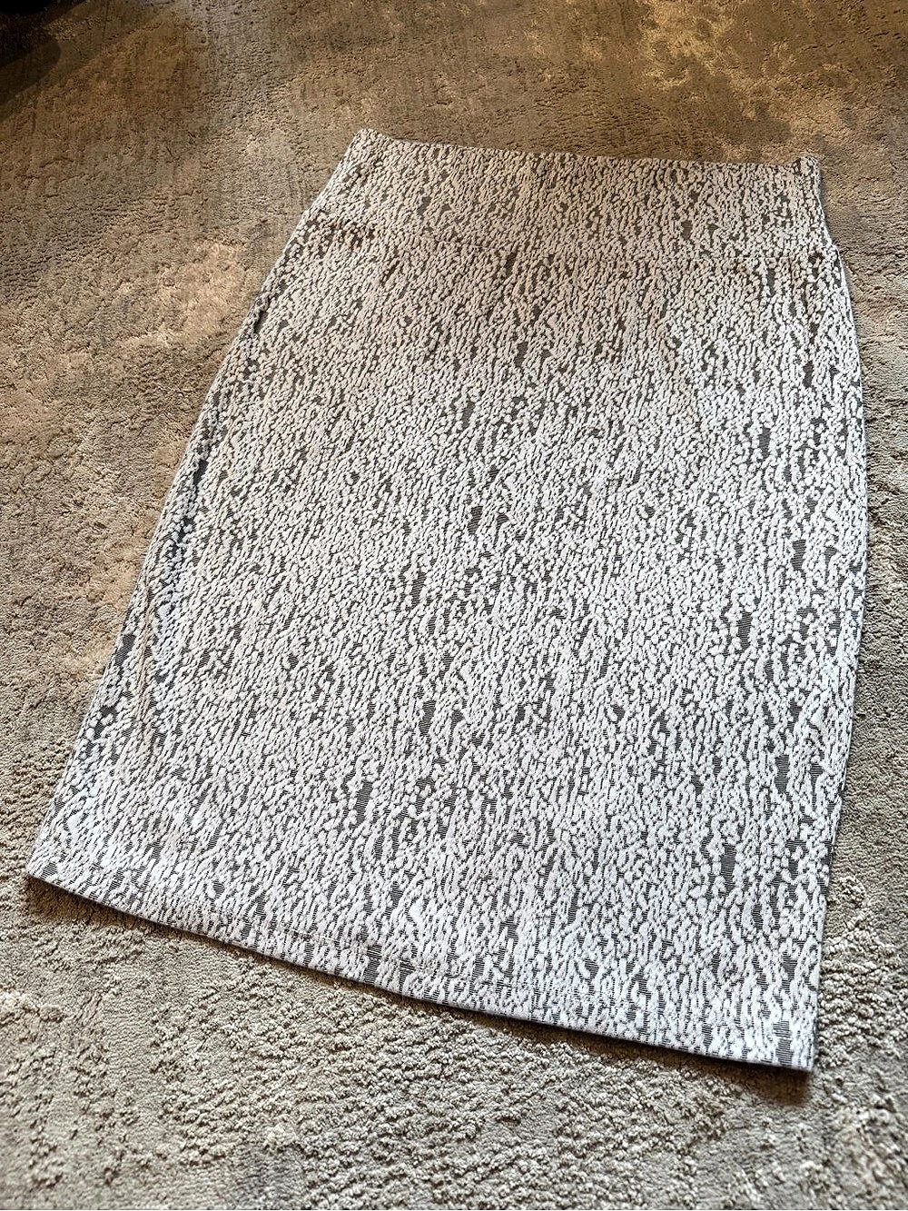 LuLaRoe Cassie Pencil Skirt in Gray & White Medium